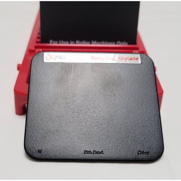 Sizzix Storage Case Red Black Picture 2 5/8" x 2 3/8" 34 Die Cutting Cartridges - Picture 2 of 11